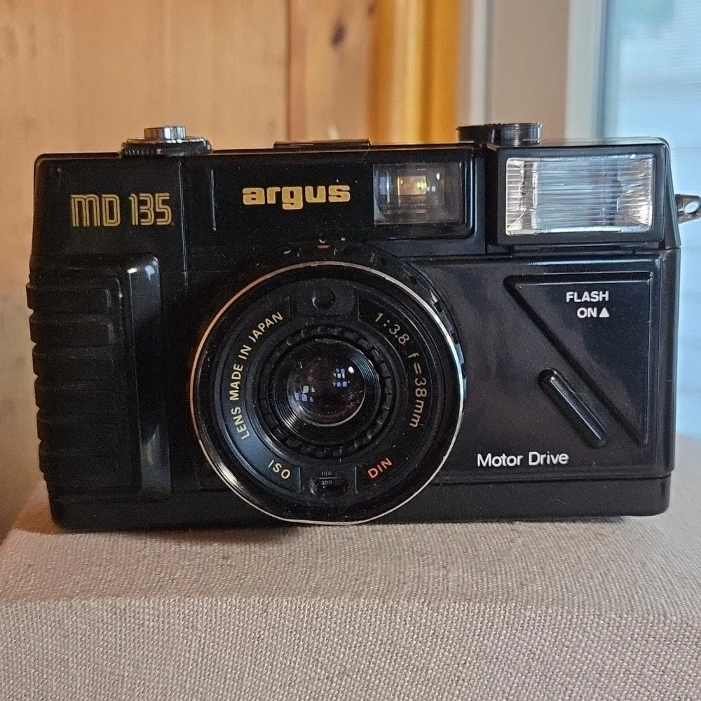 Argus 35MM Model MD 135 Camera For Parts/Repair